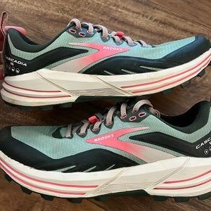 Women’s Brooks Cascade 16